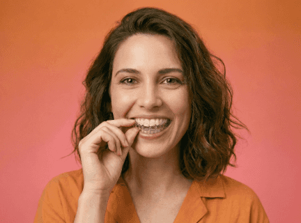 [CRO] Women - Brunette - Towel - Aligner - Bath robe - Looking right - Pink - Light - Background - Mobile