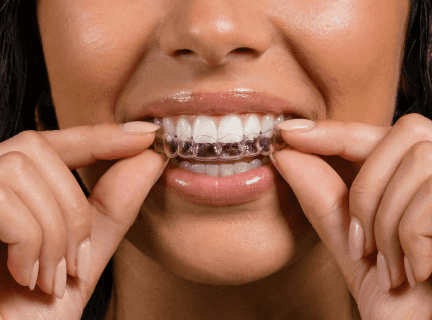 [CRO] Women - Brunette - Green - Shirt - Red Glasses - Cherry - Pink - Light - Background - Mobile