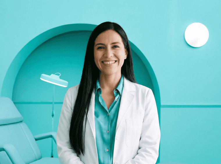 [CRO] Women - Brunette - Pink - Dental Arch - Looking right - Finger - Hand - Smile - Orange - Gradient - Background - Desktop