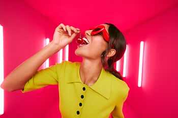 [CRO] Women - Brunette - Green - Shirt - Red Glasses - Cherry - Pink - Light - Background - Mobile